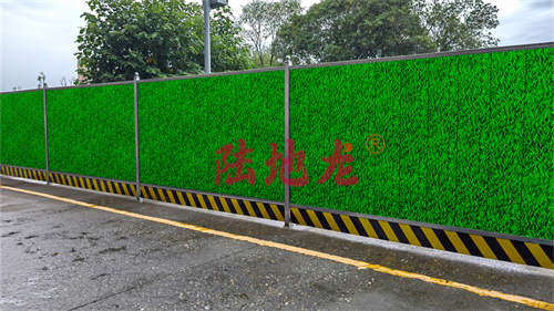 陆地龙围挡的警示反光条采用工程级还是反光膜(图1) 陆地龙围挡的警示反光条采用工程级还是反光膜(图1)